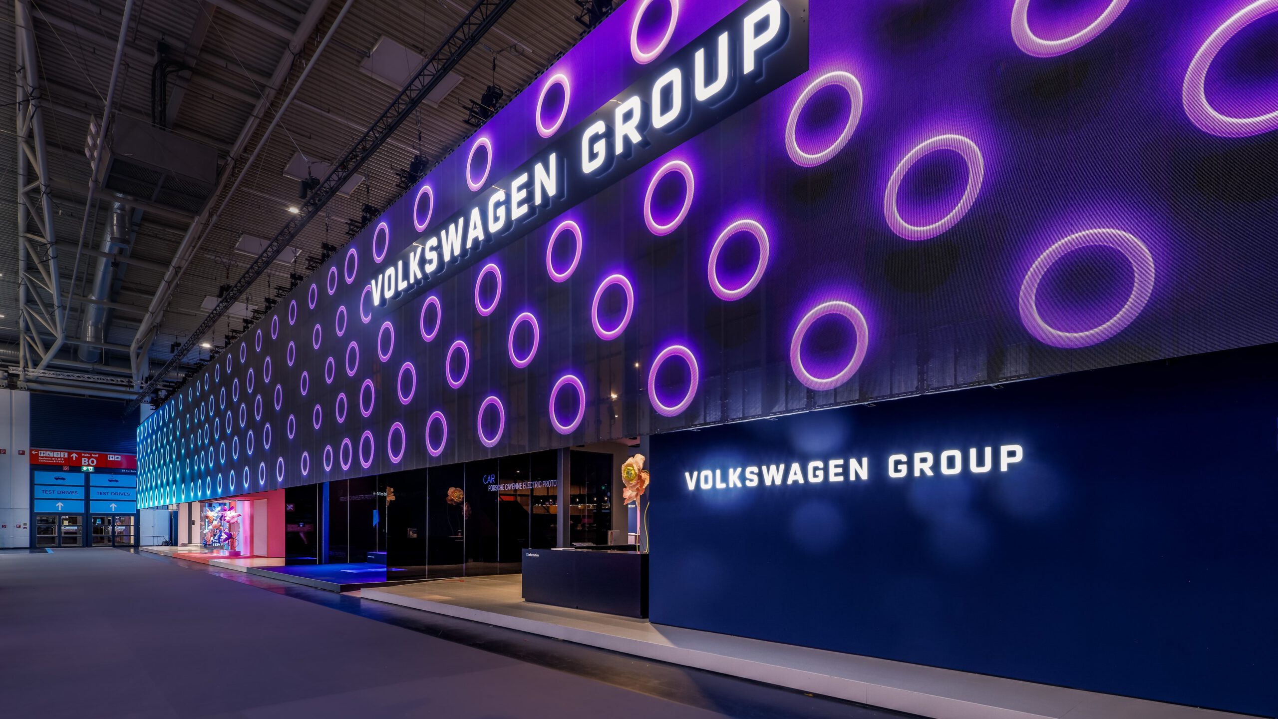 IAA Summit Booth Facade IAA Summit Booth Facade